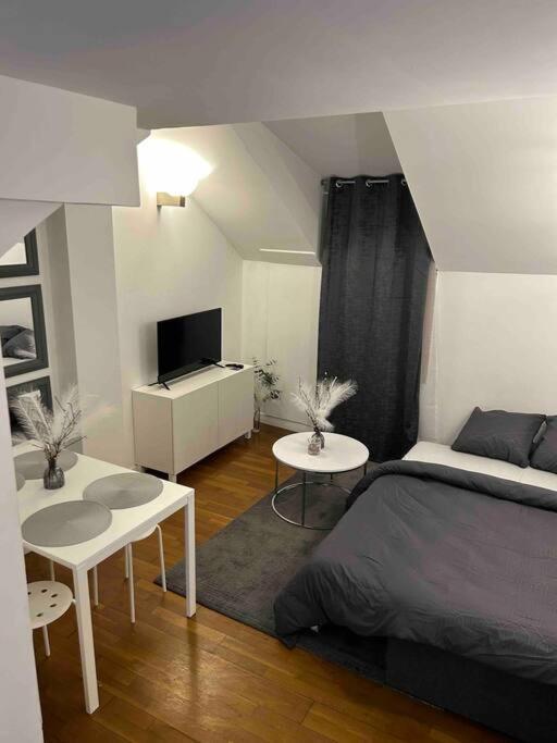Duplex Minimaliste - 30 Min De Paris Apartment Saint-Ouen-l'Aumone Exterior photo